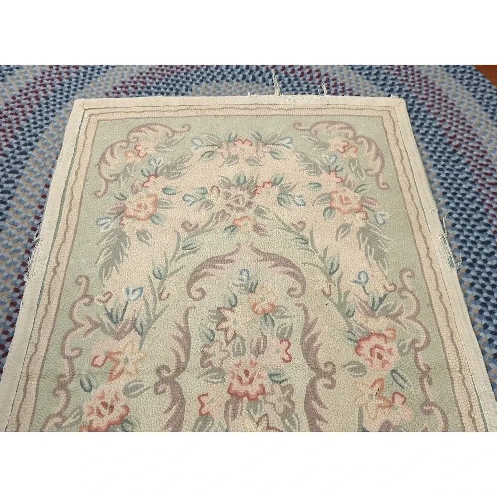 Vintage Hooked Rug, Good Condition, Pretty Floral Design 35